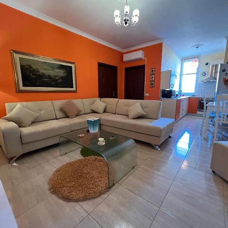 City Center Apartment In Shkoder Bagian luar foto