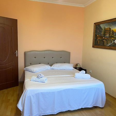 City Center Apartment In Shkoder Bagian luar foto