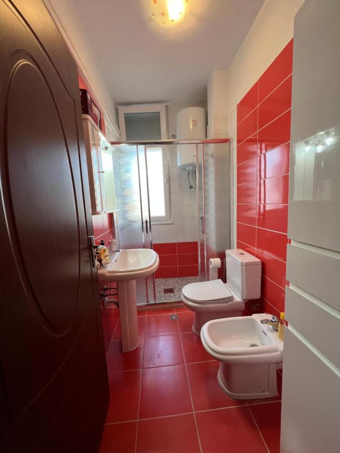 City Center Apartment In Shkoder Bagian luar foto