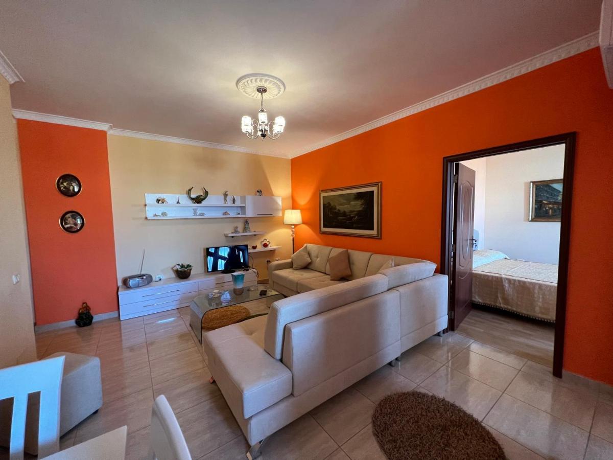 City Center Apartment In Shkoder Bagian luar foto