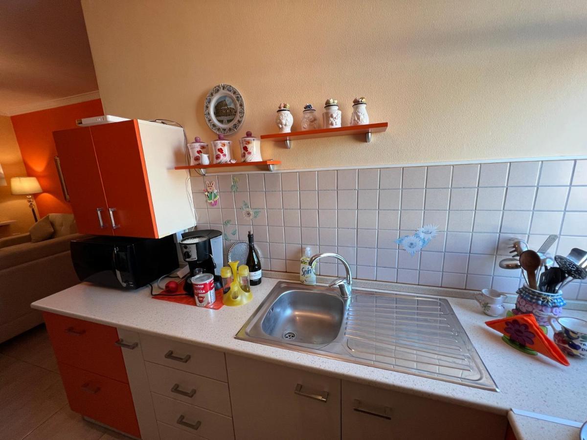 City Center Apartment In Shkoder Bagian luar foto