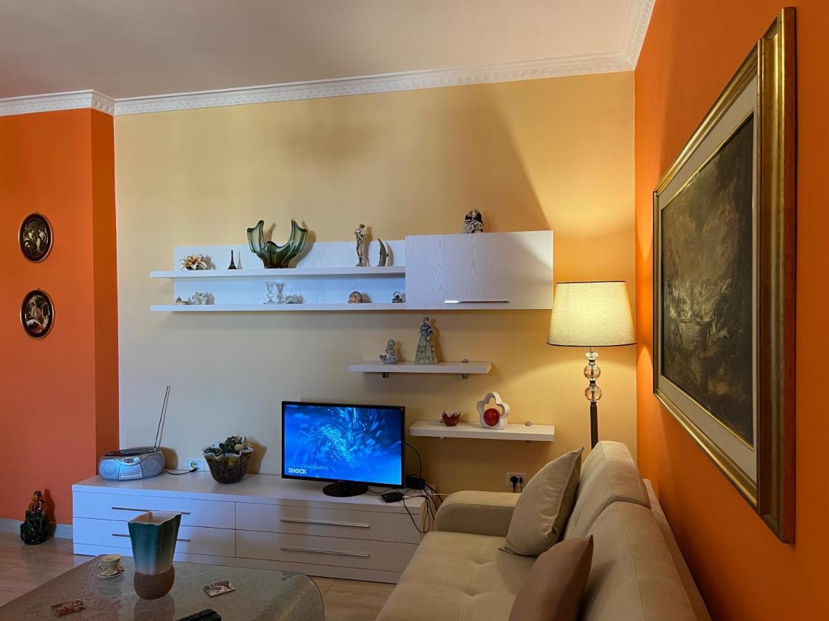 City Center Apartment In Shkoder Bagian luar foto