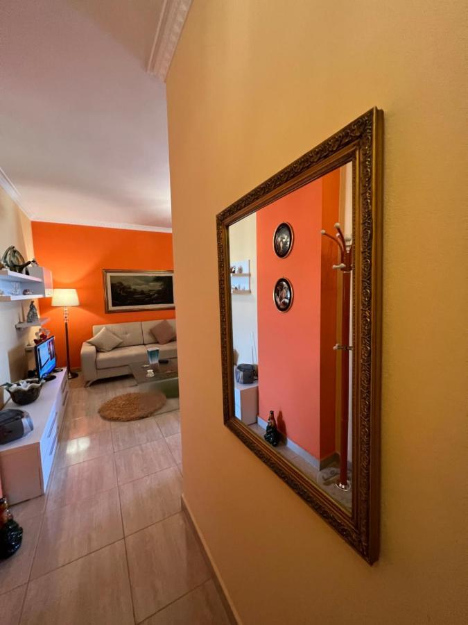 City Center Apartment In Shkoder Bagian luar foto