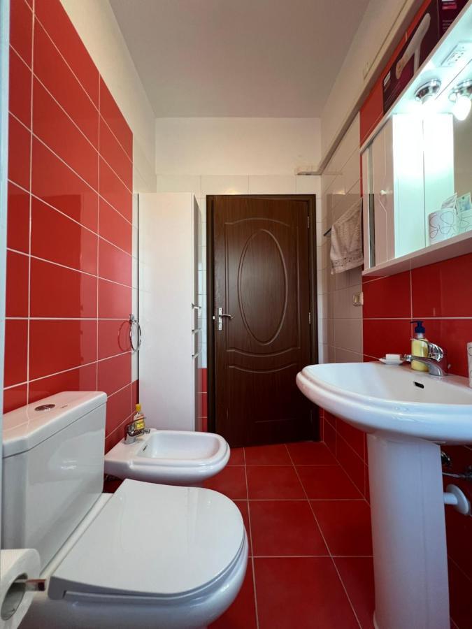 City Center Apartment In Shkoder Bagian luar foto