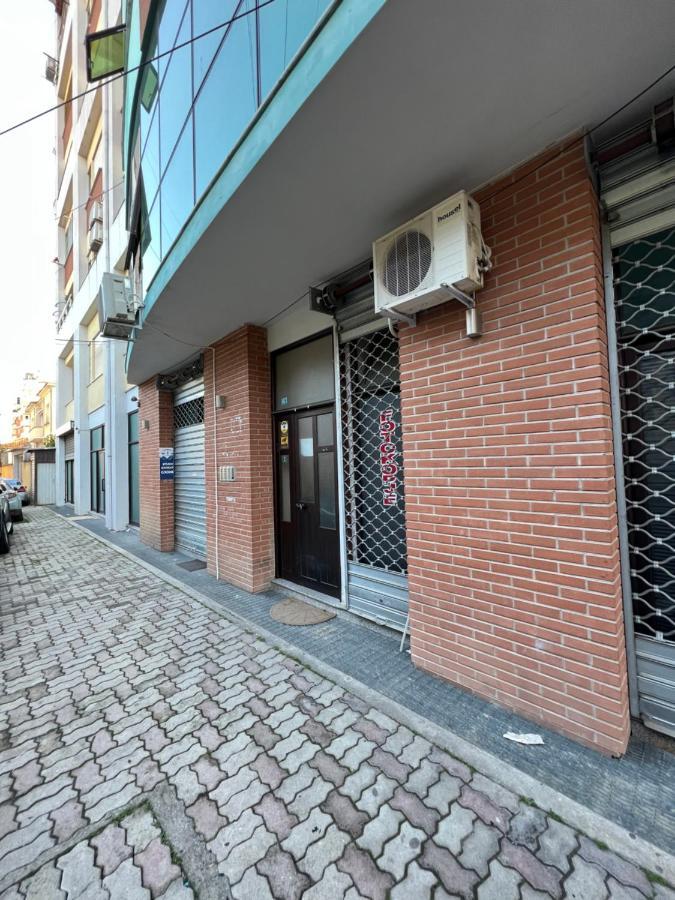 City Center Apartment In Shkoder Bagian luar foto