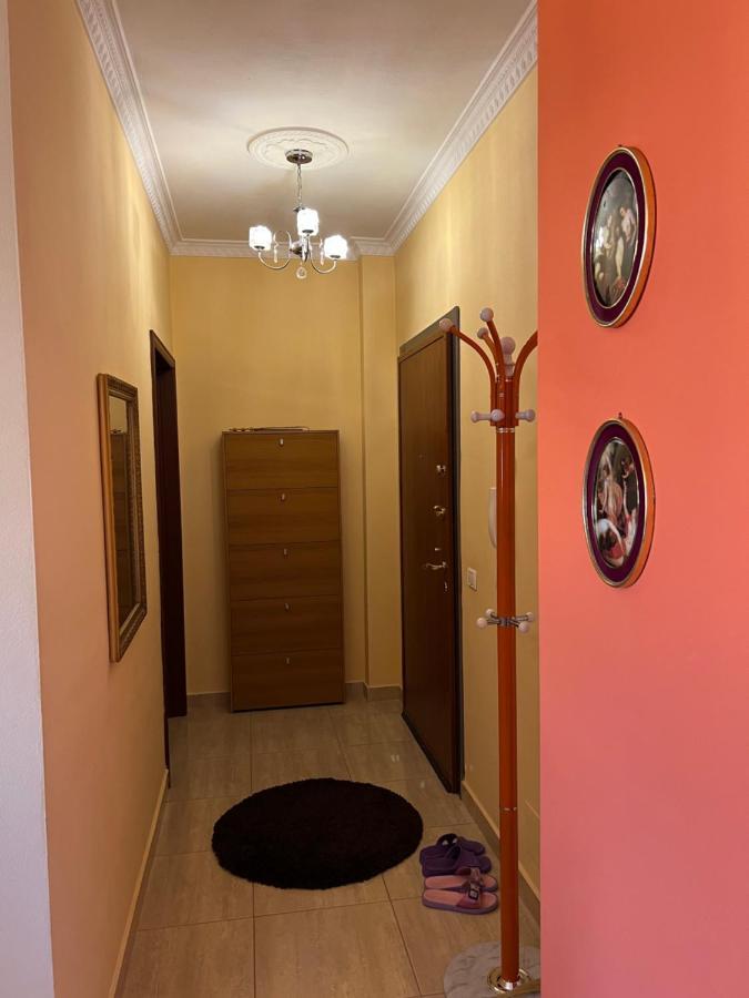 City Center Apartment In Shkoder Bagian luar foto
