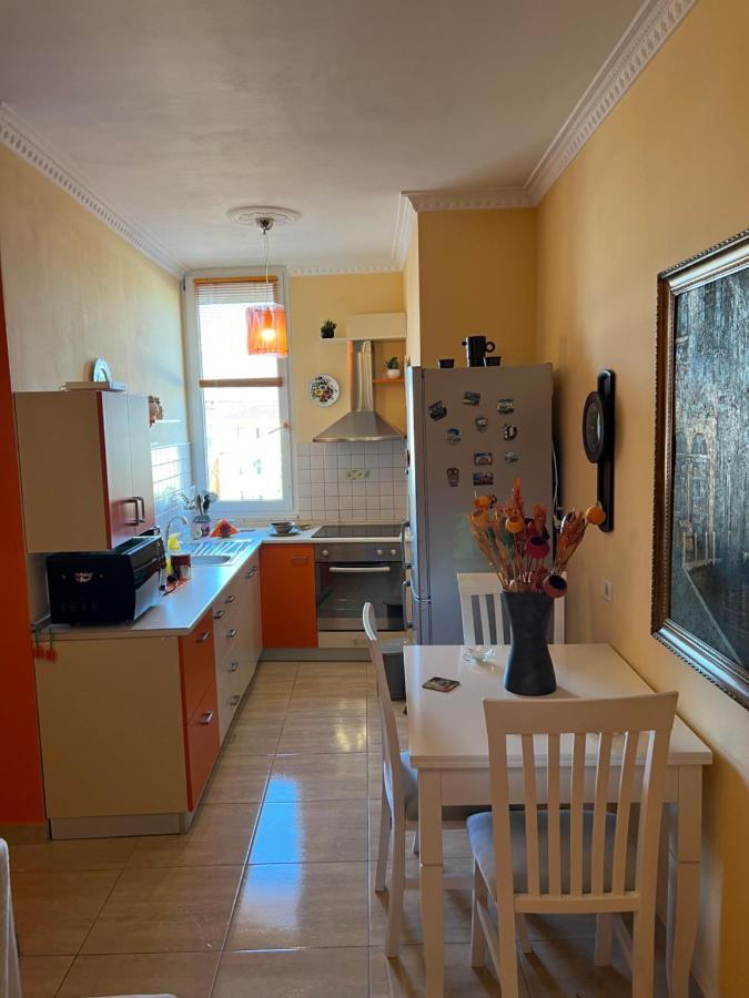 City Center Apartment In Shkoder Bagian luar foto