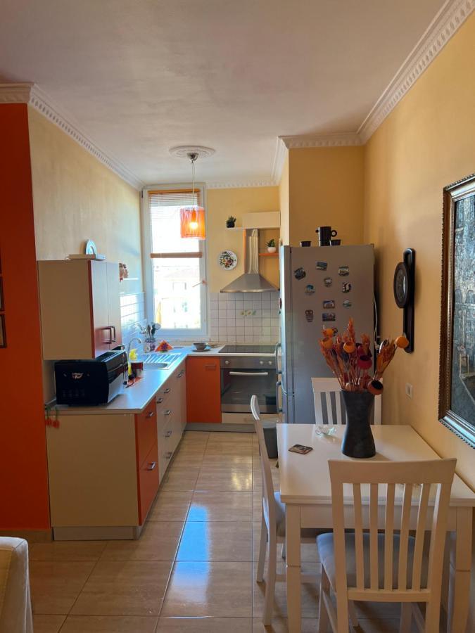 City Center Apartment In Shkoder Bagian luar foto