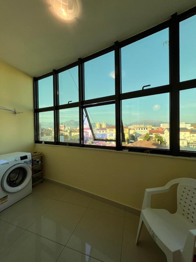 City Center Apartment In Shkoder Bagian luar foto