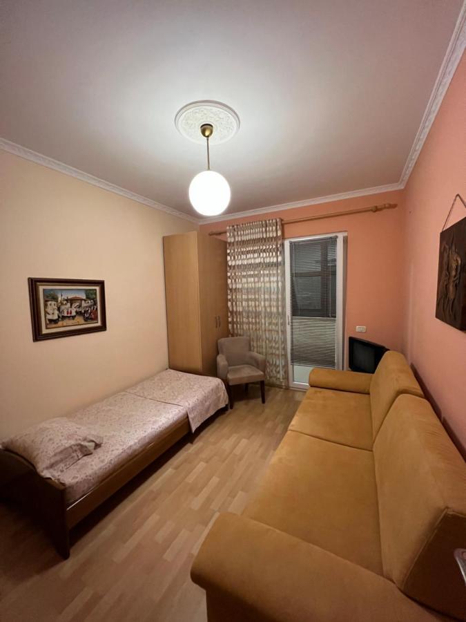 City Center Apartment In Shkoder Bagian luar foto
