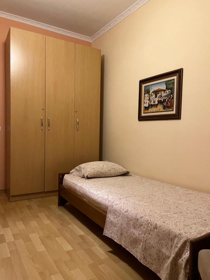 City Center Apartment In Shkoder Bagian luar foto